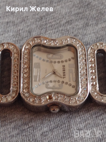 Фешън модел дамски часовник DIESEL QUARTZ с кристали Сваровски нестандартен дизайн - 21011, снимка 3 - Дамски - 36242584