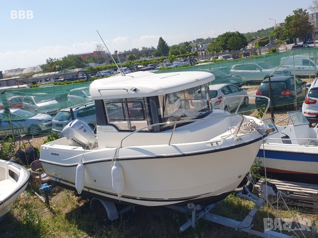 Продавам лодка Quicksilver 555 Pilothouse 2016 г. Honda 115 кс 2017 г., снимка 1 - Воден транспорт - 41207345