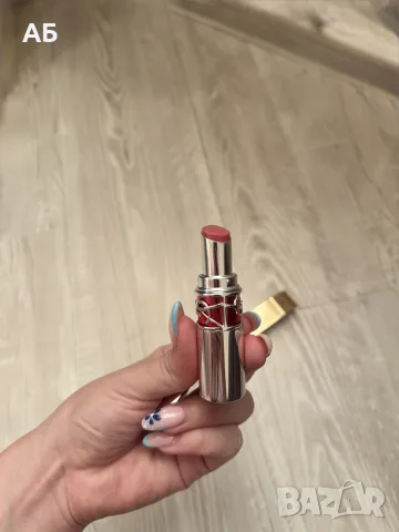 Червило YSL- Ново- Гланц за устни
Loveshine Candy Glaze, 44 Nude
Lavalliere
, снимка 2 - Декоративна козметика - 56183365