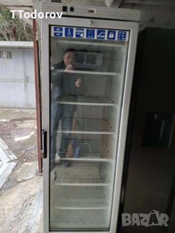 Минусова професионална хладилна витрина HSC300N 