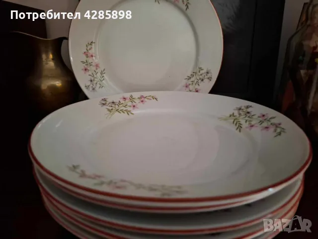 Порцеланови чинии.Розова незабравка на Изида.Червен кант.