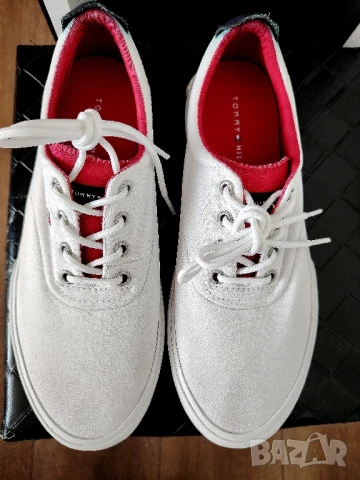 Tommy Hilfiger оригинални унисекс ниски кецове размер 40