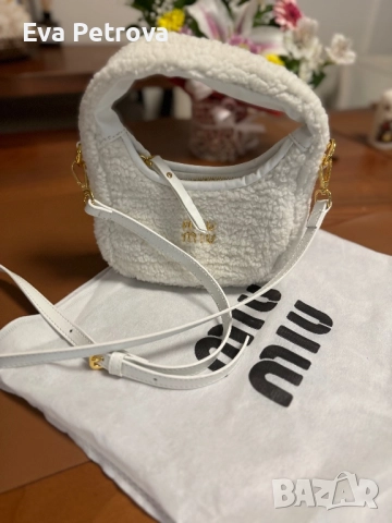 Miu Miu дамска чанта от мериносов пух 