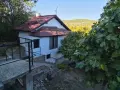 Къща със самостоятелен парцел кв. Виница, снимка 1