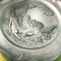 Декоративна оловна чиния, снимка 3 - Антикварни и старинни предмети - 35817828