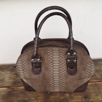 Дамска чанта от набук и изкуствена кожа , снимка 2 - Чанти - 44306539