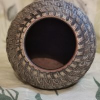 Ръчно изработена изключително красива керамична вазичка, с маркировка. Цена - 40 лв., снимка 3 - Вази - 42256016