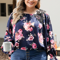 Дамска блуза в тъмносиньо с ефектни презрамки с бродирани цветя, макси размери, снимка 4 - Блузи с дълъг ръкав и пуловери - 44742584