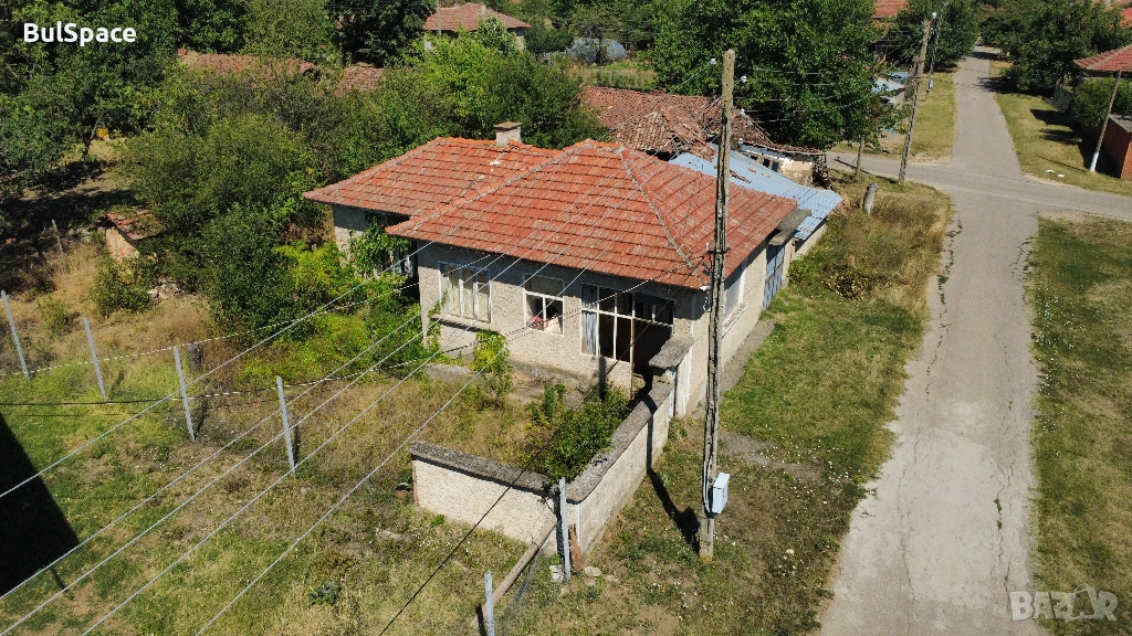 КЪЩА С ГАРАЖ, снимка 1