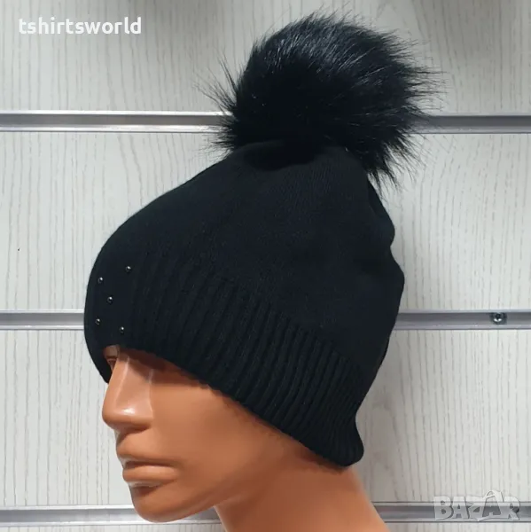 Нова зимна дамска шапка с камъчета с пух/помпон в черен цвят, снимка 1
