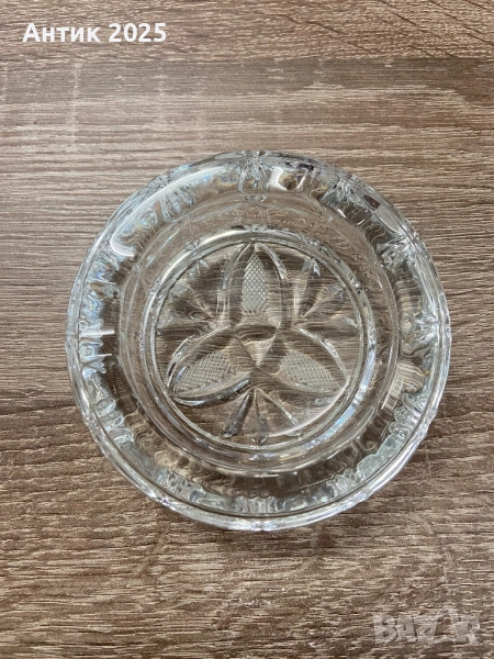 Винтидж стъклен пепелник от пресовано стъкло, снимка 1