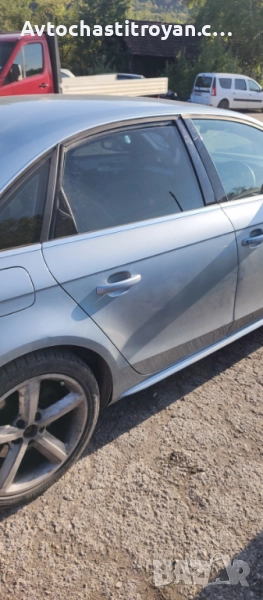 Задна дясна врата Audi A4 B8, снимка 1
