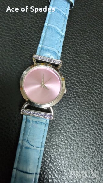 Красив Дамски Часовник С Камъни AVON, снимка 1