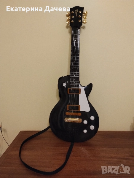 Продавам детска музикална китара със звуци и музика, снимка 1