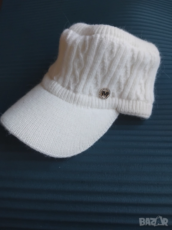 Дамска бяла зимна шапка - мека Ангора, снимка 1