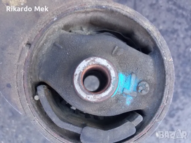 тампон за двигател на Мазда примаси и 323, снимка 7 - Части - 48505045