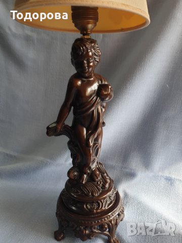 Стара настолна лампа от тежка ,метална пластика, снимка 2 - Антикварни и старинни предмети - 41489808