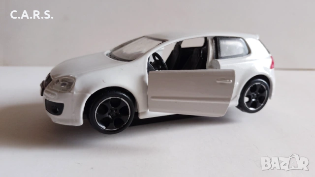 Volkswagen Golf GTI Bburago - Мащаб 1:32, снимка 2 - Колекции - 53465738