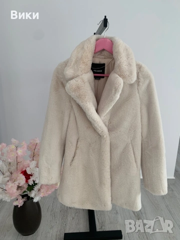 Пухено палто в размер XS, снимка 8 - Палта, манта - 53018959