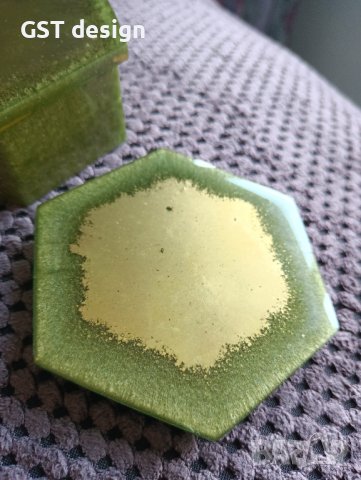 Кутия Кутийка За Бижута Епоксидна Смола Нефрит И Злато Пигмент Ръчна Изработка, снимка 7 - Други - 41420664