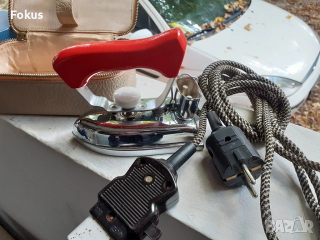 Стара колекционерска електрическа малка туристическа ютия, снимка 2 - Антикварни и старинни предмети - 53294271