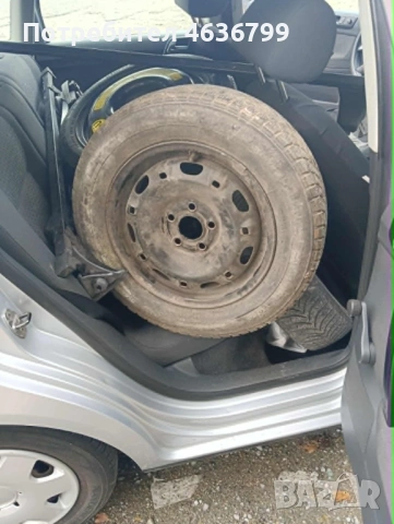 Продавам VW Polo 1.4 бензин/газ 2004г. плюс  8 зимни и летни гуми и 4 джанти. Цена 1800 евро. 088982, снимка 4 - Автомобили и джипове - 53596360