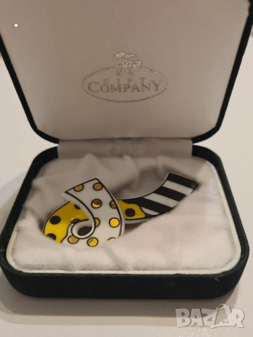 Продавам изключително рядка и стилна порцеланова брошка, снимка 3 - Колекции - 53088582