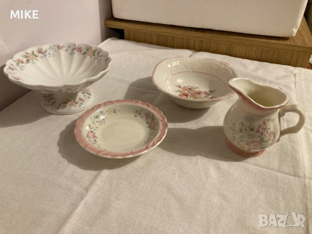 Порцелан- малки чинийки и каничка