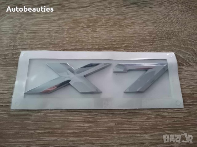 сребристи емблеми лога BMW X7 