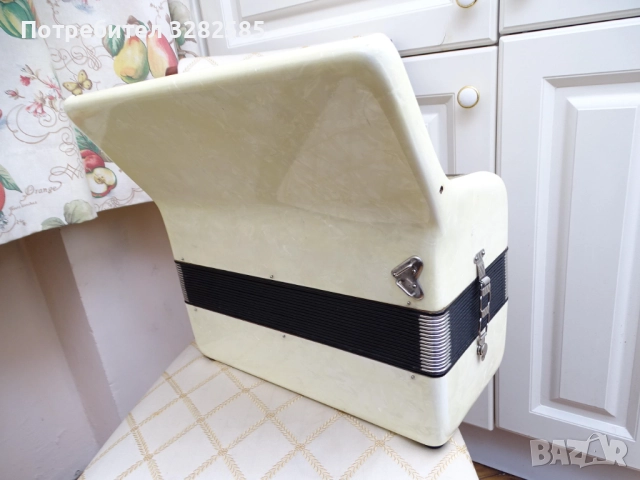 Aкордеон Weltmeister 48 баса в много добро състояние, снимка 4 - Акордеони - 52874690