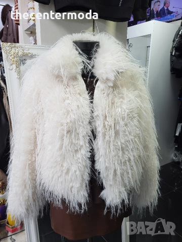 Бяло палто от еко косъм 