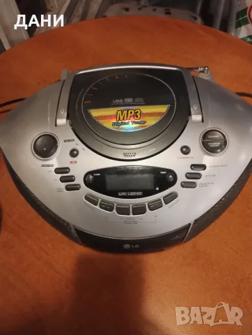 Продава ретро радио касетофон с CD ,MP3, касетки и касетки към него, снимка 7 - Радиокасетофони, транзистори - 56107540