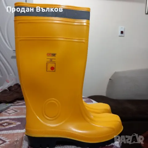 гумени ботуши номер 42