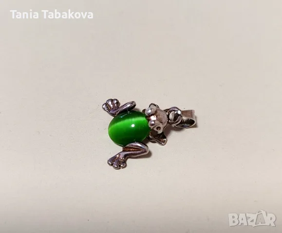 Сребърна висулка жаба с камък зелено котешко око , снимка 4 - Колиета, медальони, синджири - 55888999