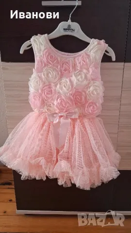 Страхотна розова рокля с рози за малко момиченце на 1 година