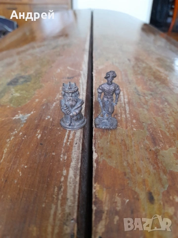 Стари метални фигурки