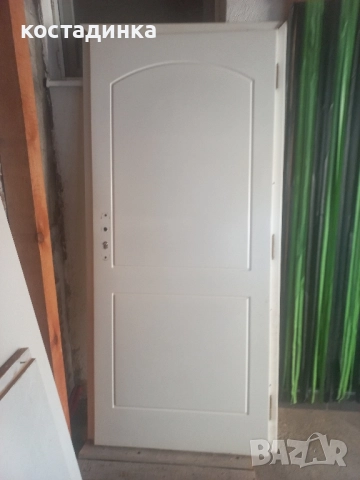 Интериорна врата с каса.