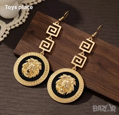 Различни модели ефектни дамски обеци Версаче 