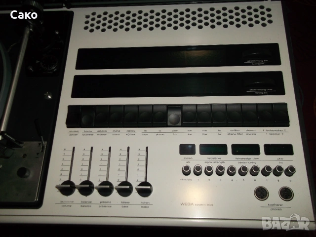 Продавам радио усилвател с грамофон WEGA, снимка 2 - Ресийвъри, усилватели, смесителни пултове - 53873433