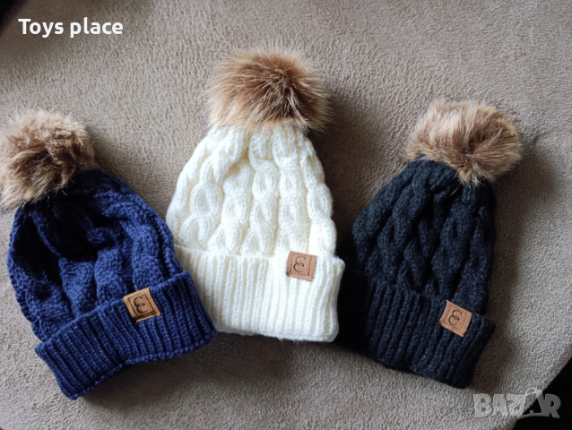 Зимна плетена шапка с пух, ръкавици, снимка 2 - Шапки - 52438503
