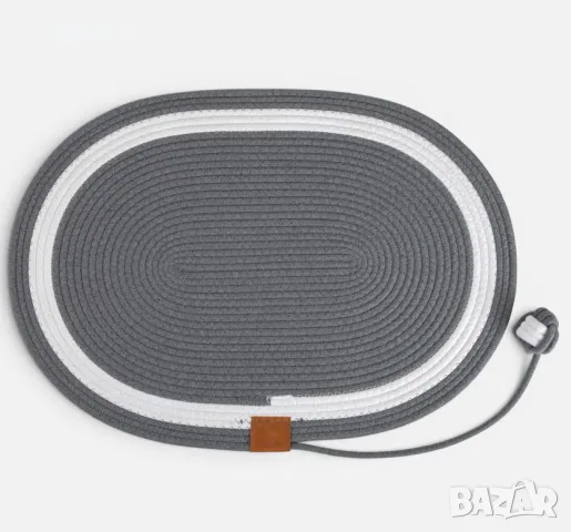 Постелка Scratcher за котки, сива, с топче за игра, 64.5x45.5 cm