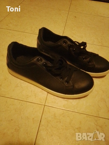 чисто нови гуменки куче марка 42 номер -чисто нови 