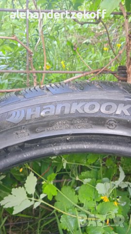 Зимна гума Hankook 245/40/20 99W, снимка 2 - Гуми и джанти - 40938381