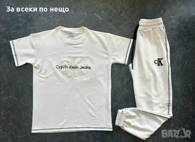 Calvin Klein Дамски Спортен Комплект - Тениска И Долнище 🔝Дамски Спортен Екип Келвин Клайн Код A420, снимка 2 - Спортни екипи - 49033990