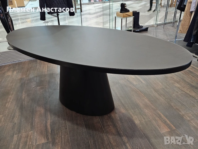 Дизайнерска елипсовидна маса – черна, с черно матирано стъкло