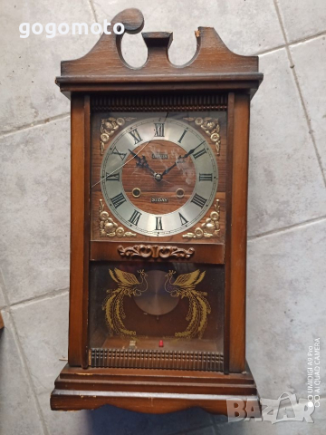 Стар винтидж античен стенен часовник