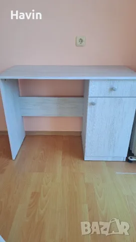 Чисто ново бюро 