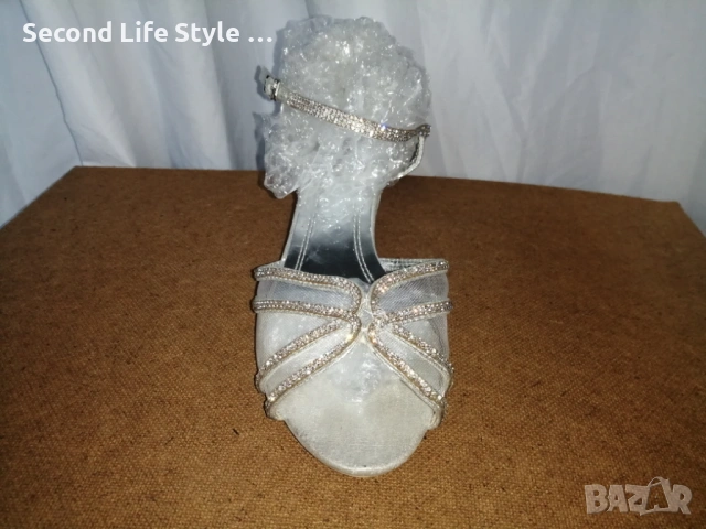 №40 Дамски сандали с отворени пръсти и нисък ток; с кристали и огледален ток; сребрист цвят, снимка 3 - Сандали - 53042656
