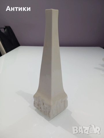 Порцеланова маркирана стара ваза