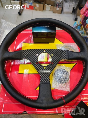 МОМО спортен кожен волан карбон.